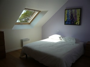 6 chambres, fer et planche à repasser, lit parapluie, accès Internet