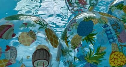 Suuri talo, jossa uima-allas