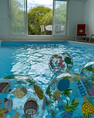 Home heated indoor pool 29 degrees direct access from lounge