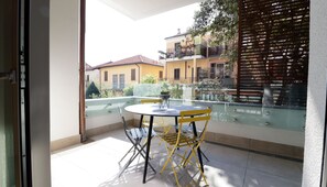 Apartment (2 Bedrooms) | Balkon