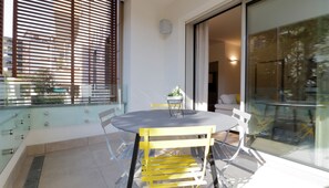 Căn hộ (2 Bedrooms) | Ban công