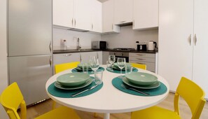 Appartement, 1 chambre | Restauration dans la chambre