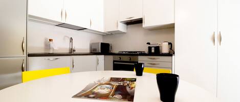 Apartment, 1 Bedroom | Private kitchen | Full-sized fridge, microwave, oven, stovetop