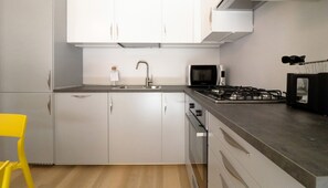 Lägenhet - 1 sovrum | Eget kök | Stort kylskåp, mikrovågsugn, ugn och spishäll