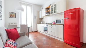 Apartment (1 Bedroom) | Private kitchen | Full-sized fridge, microwave, oven, stovetop - Italianway - Mosè Bianchi 2 (Milan)