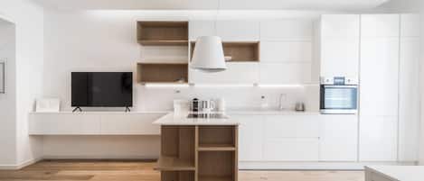 Departamento (3 Bedrooms) | Cocina privada | Refrigerador con congelador, microondas, horno y parrilla de estufa