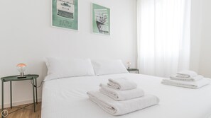 3 bedrooms, desk, laptop workspace, iron/ironing board - Italianway - De Cristoforis 12 Flat (Milan)
