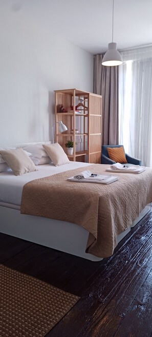 Romantic Studio, Balcony, River View (1)