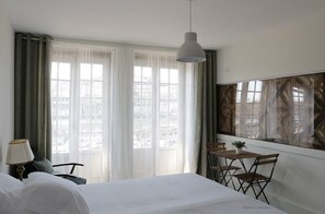 Grand Studio, Balcony, River View (2)