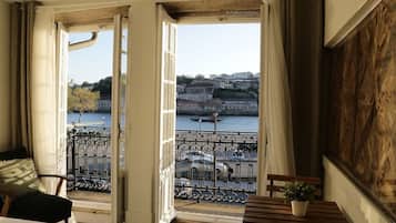 Estúdio grand, sacada, vista para o rio (2) | Sacada