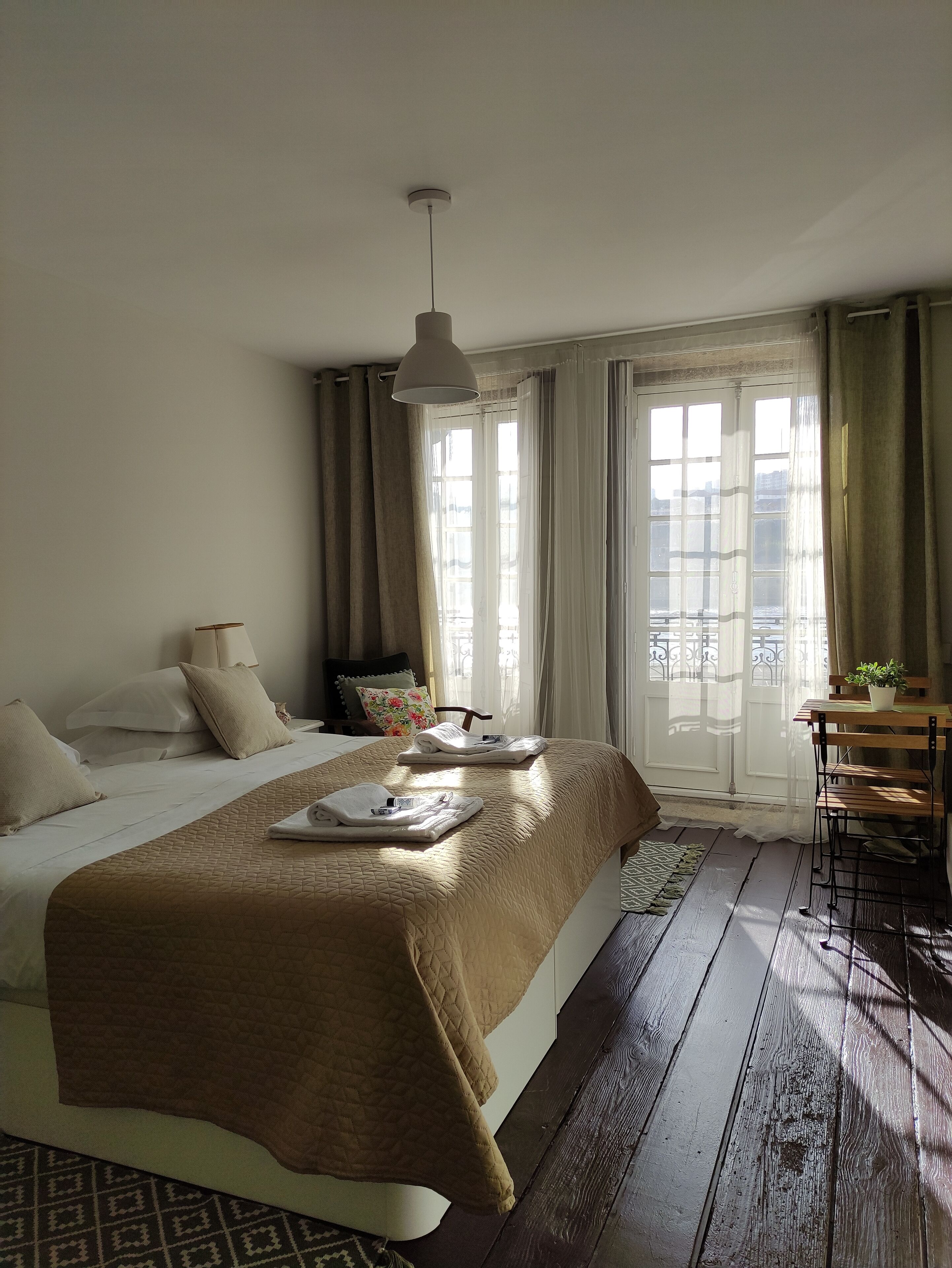 Grand Studio, Balcony, River View (2) | Blackout drapes, iron/ironing board, free WiFi, bed sheets