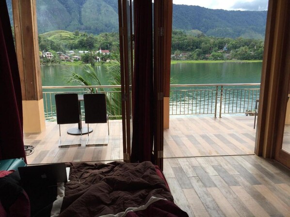 Property grounds - Peaceful lake by the villa (Tuk Tuk Siadong)