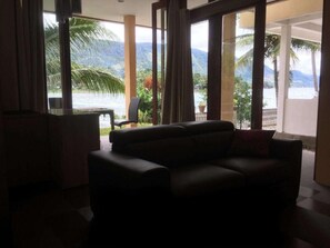 Living area - Peaceful lake by the villa (Tuk Tuk Siadong)