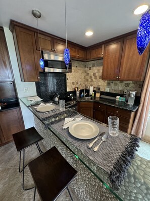 Fridge, microwave, oven, stovetop - Private Large Guesthouse in Coastal Del Mar, close to beaches and restaurants.  (Del Mar)