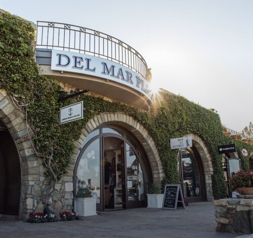 Private Large Guesthouse in Coastal Del Mar, close to beaches and restaurants. 