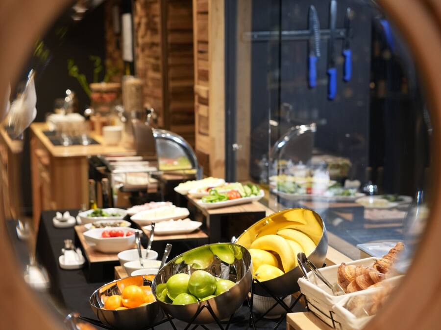 Free daily cooked-to-order breakfast