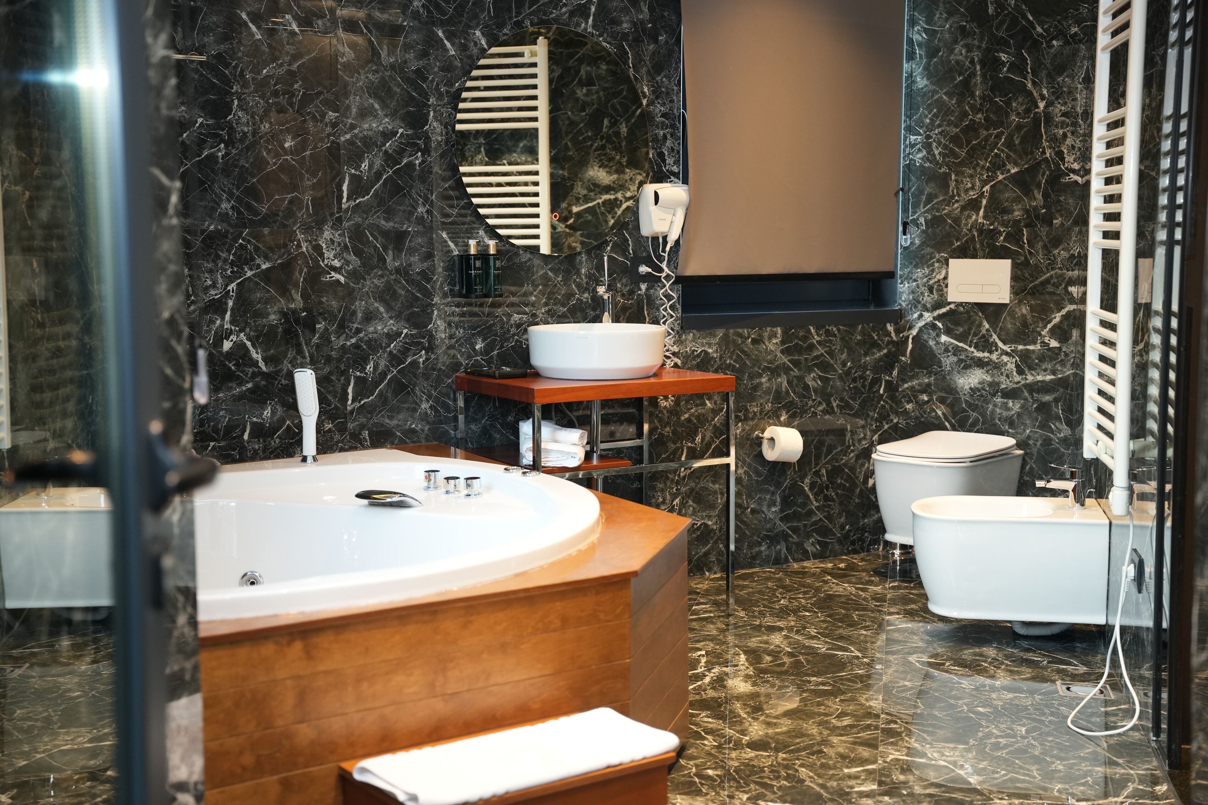 Photo - La Suite Boutique Hotel