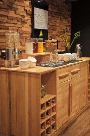 Free daily cooked-to-order breakfast 