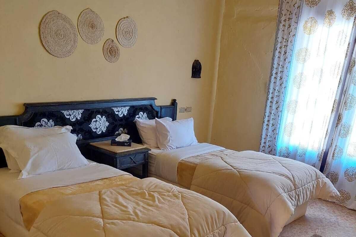 Habitación estándar con 1 cama doble o 2 individuales | Minibar, cortinas opacas, tabla de planchar con plancha y ropa de cama