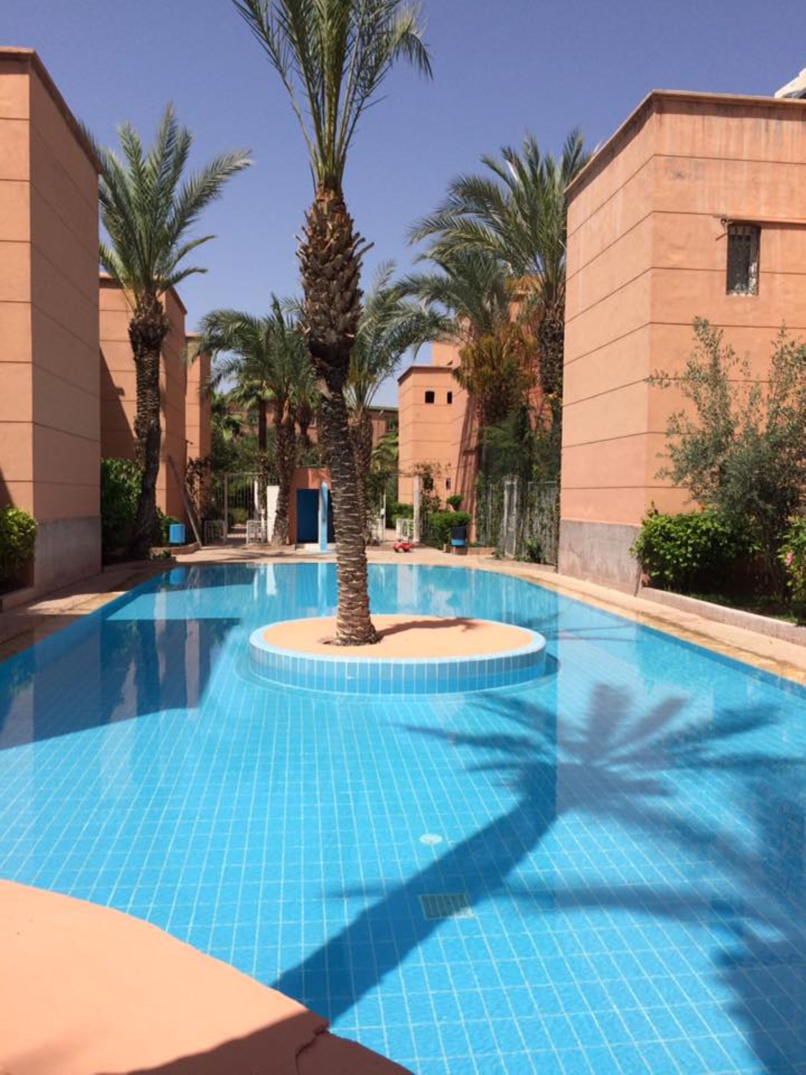 3 outdoor pools, lifeguards on site