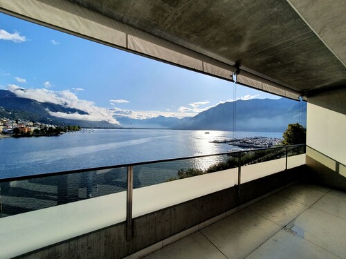 703 penthouse with panoramic view