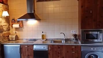 Réfrigérateur, micro-ondes, plaque de cuisson, lave-vaisselle