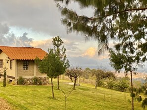 Cabane Familiale, 2 lits doubles, cheminée, vue montagne (Ciruelo) | Literie de qualité supérieure, décoration personnalisée