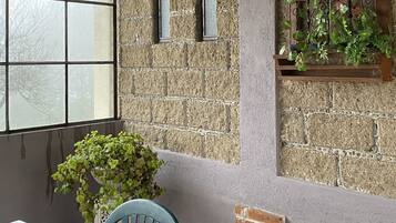 Cabaña familiar, 2 camas matrimoniales, chimenea, vista a la montaña (Ciruelo) | Terraza o patio