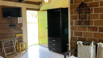 Cabaña familiar, varias camas, vista a la montaña (Limon) | 1 habitación, ropa de cama de alta calidad y decoración personalizada