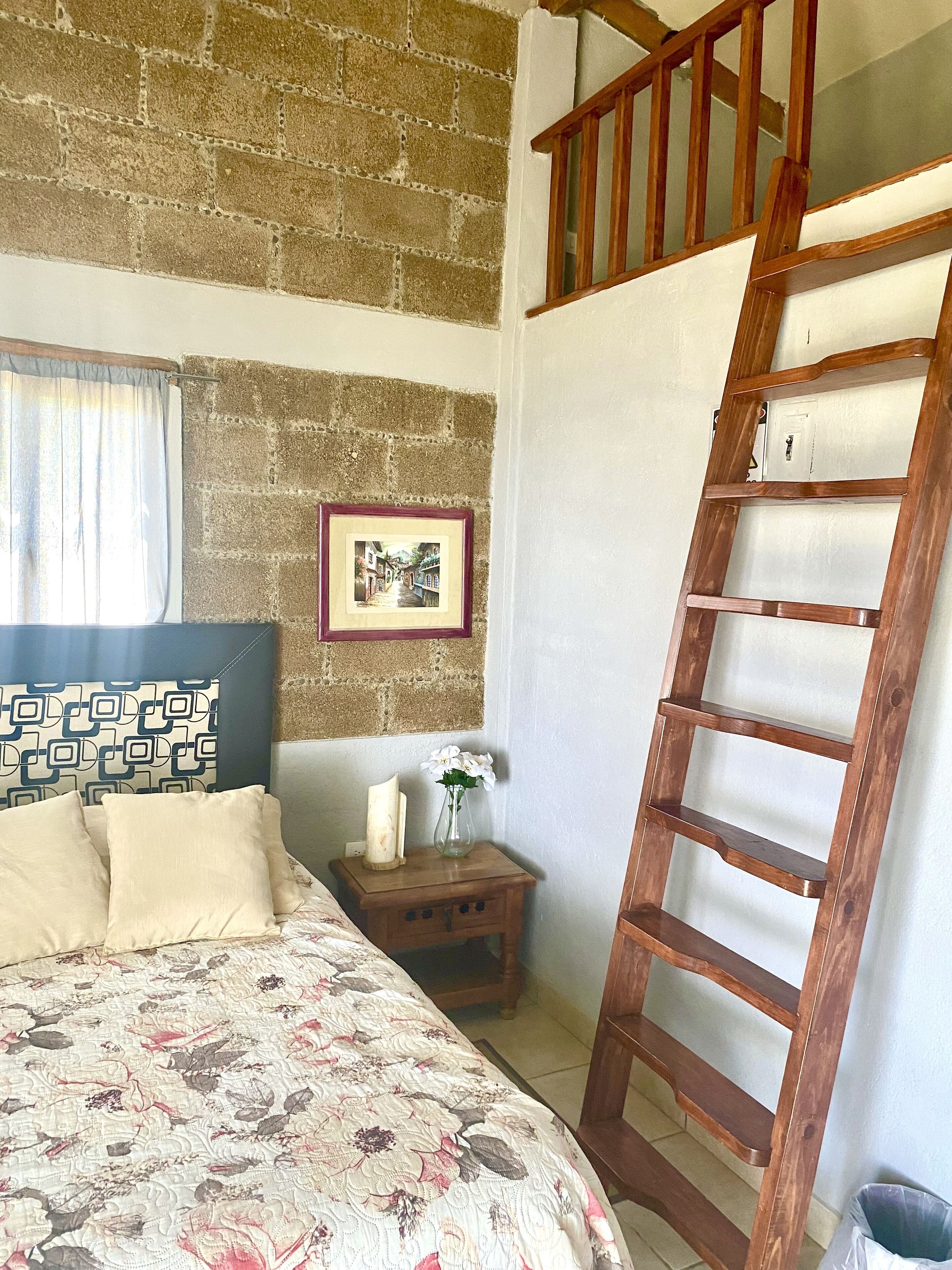 Cabaña romántica, vista al jardín (Peral) | Decoración personalizada, muebles diferentes y ropa de cama 
