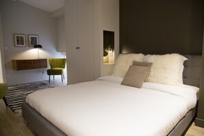 2 habitaciones, escritorio, tabla de planchar con plancha y wifi gratis 