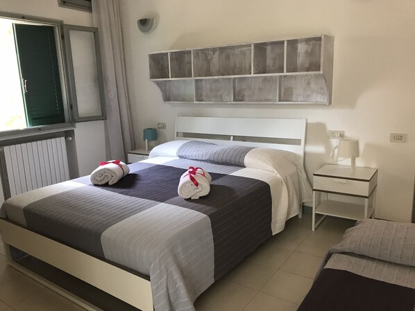 3 soverom, strykejern/-brett og sengetøy