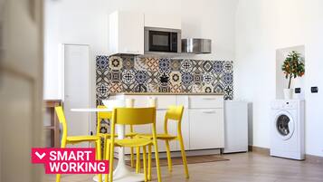 Frigorifero, microonde, bollitore elettrico, tostapane