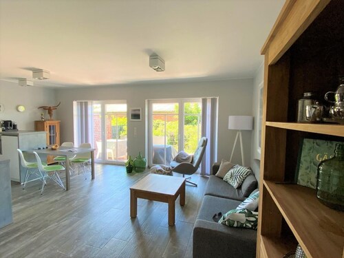 FriesenART - Relax in style right on the dike and harbor. Dogs are welcome!