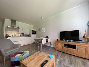 TV - StrandART - Dream location at the harbor for four people and dog (Norddeich)