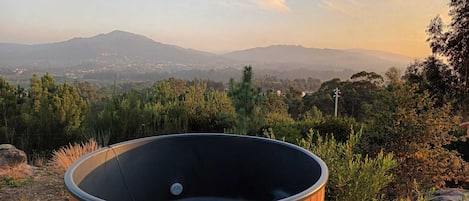 Tina de hidromasaje al aire libre