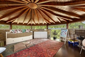 2 slaapkamers, een kluis op de kamer, een bureau