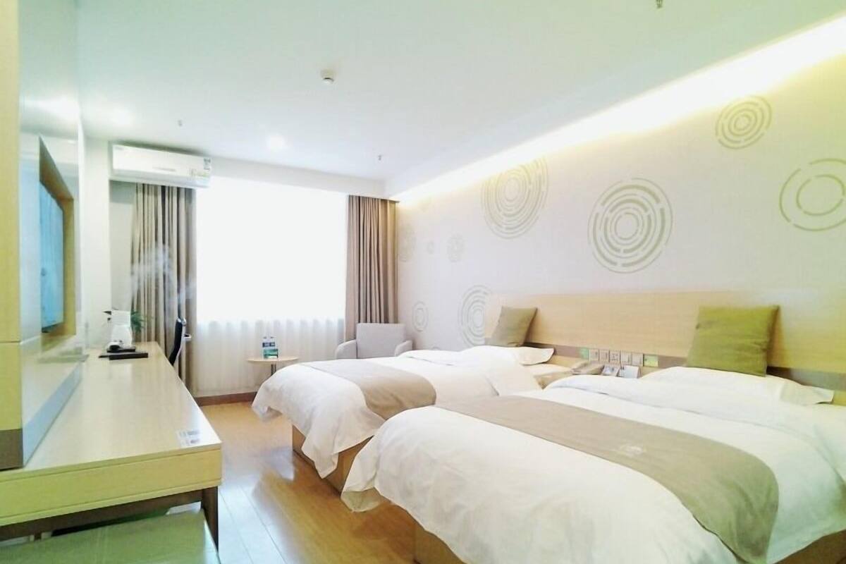 Deluxe Twin Room | Free wired internet