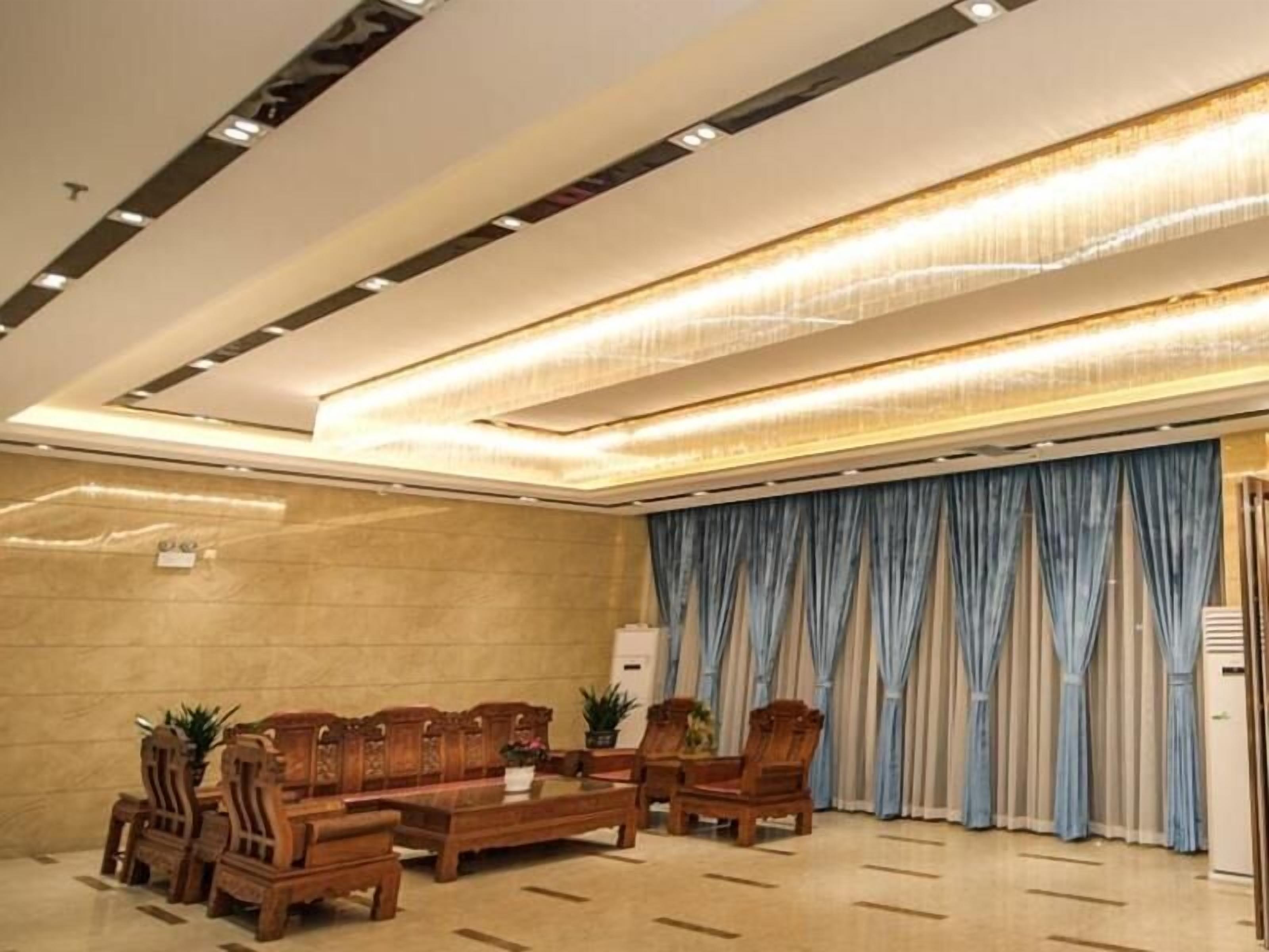 المنشأة من الداخل