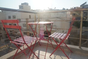 Outdoor dining - Clean, Modern, Central, 2 Bedroom Apartment Swieqi (Is-Swieqi)