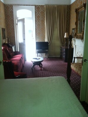 Fer et planche à repasser, Wi-Fi gratuit, draps fournis