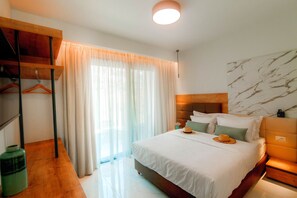 Executive Villa | Bathroom | Shower, rainfall showerhead, free toiletries, hair dryer - Elite Luxury Villas (Parga)