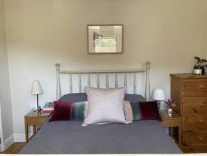 3 habitaciones, tabla de planchar con plancha, wifi y ropa de cama