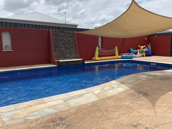 Exterior - MacLeod Guesthouse (Bittern)