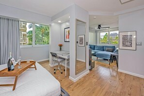 2 camere, una scrivania, ferro/asse da stiro, culla da viaggio