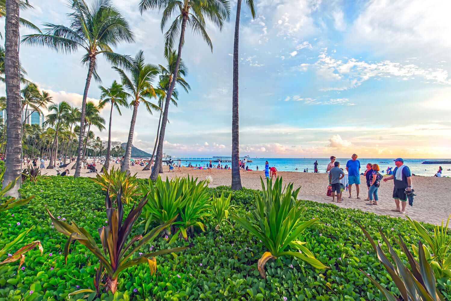 Nær stranden, solsenger og strandhåndklær