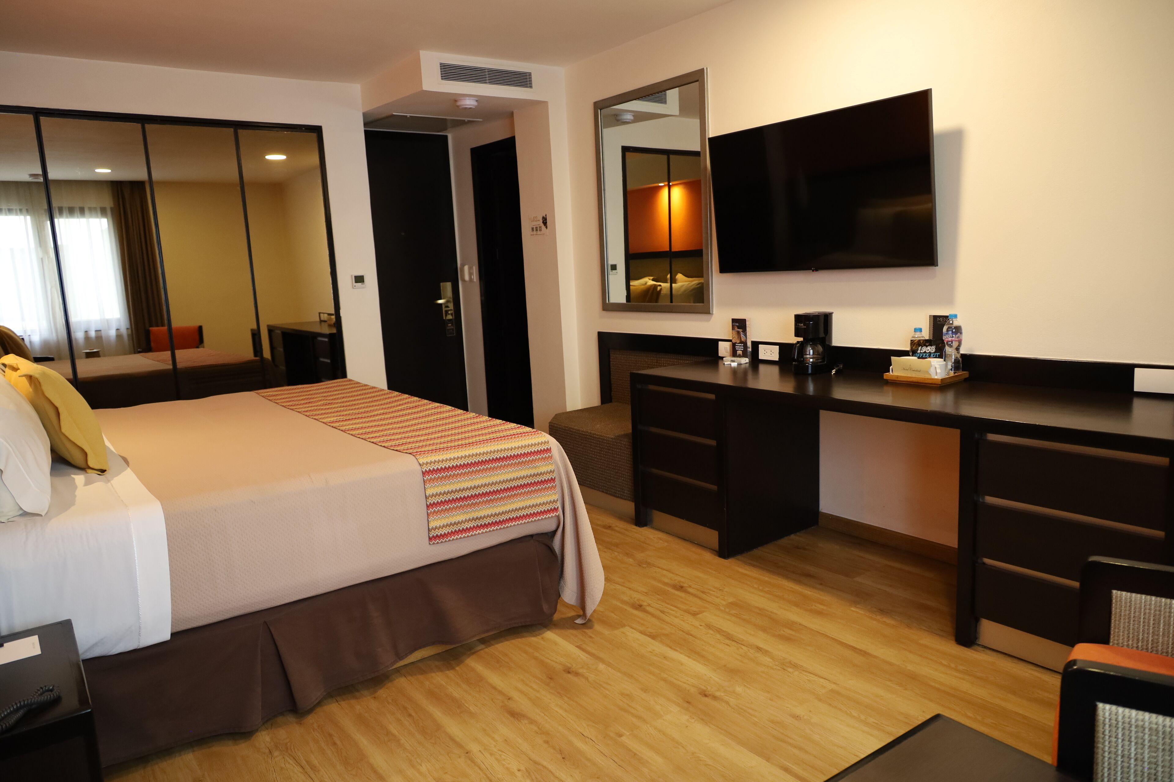 Junior Suite - Catedral Tower | Biancheria da letto di alta qualità, copriletto in piuma