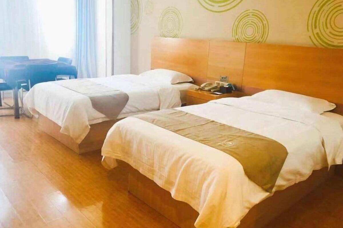 Habitación superior con 2 camas individuales | Wifi gratis
