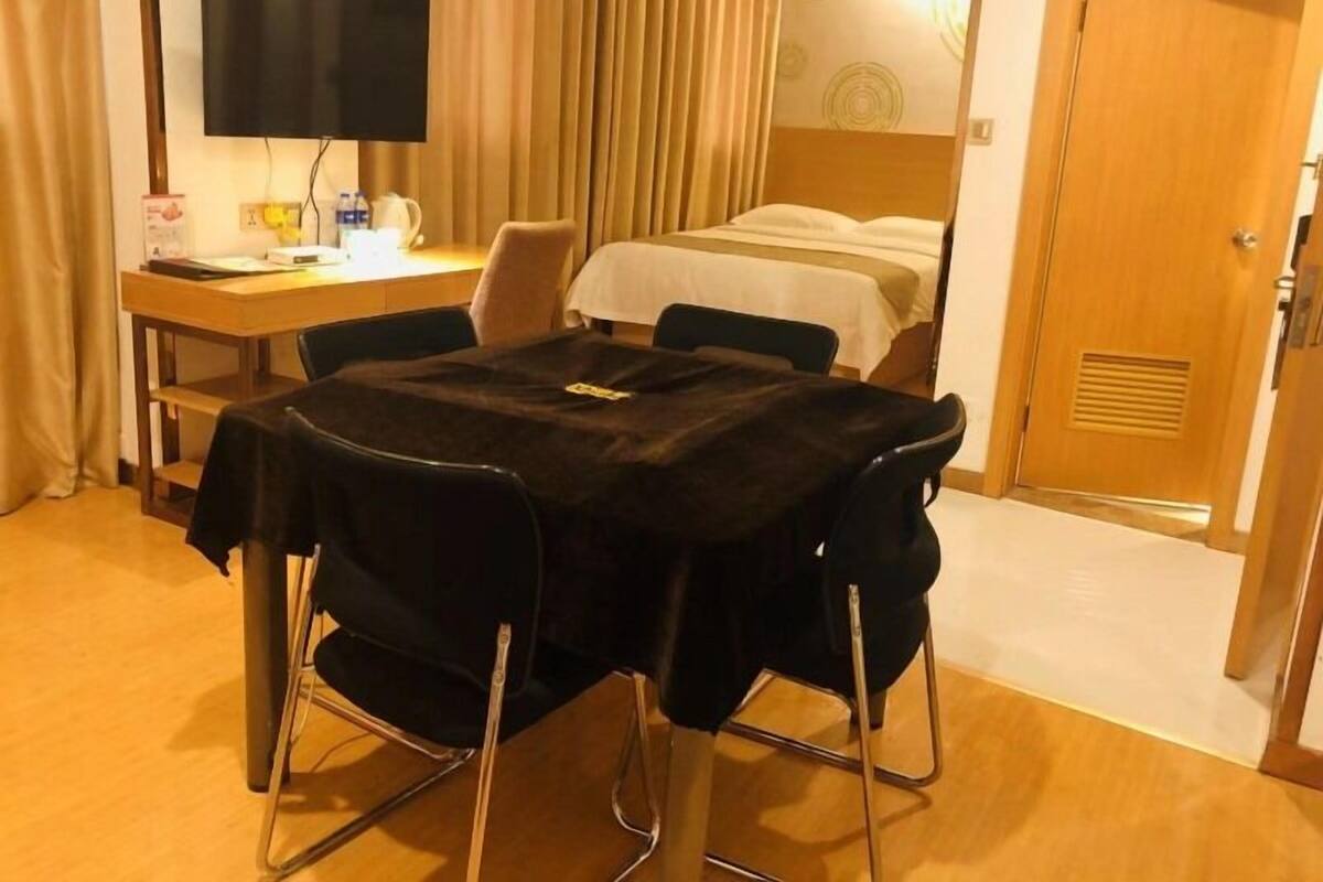 Habitación superior, 1 cama matrimonial | Wifi gratis