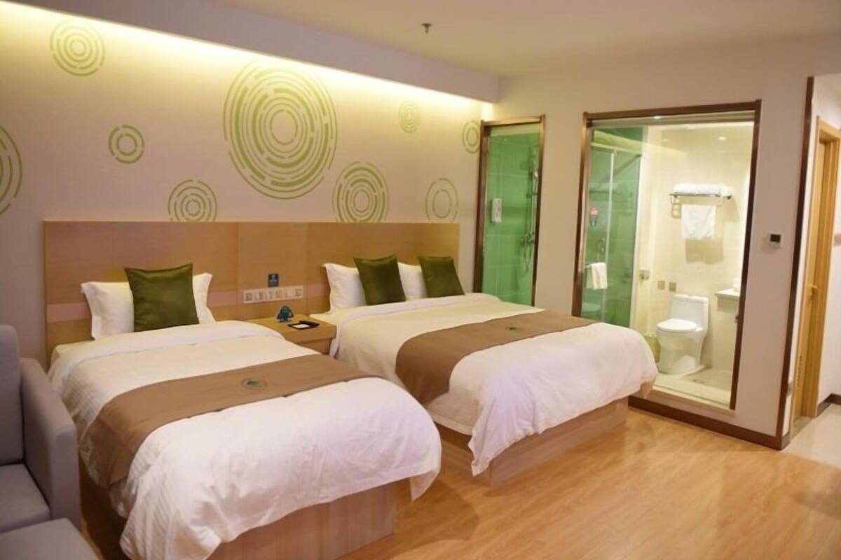 Family Room | Free wired internet